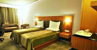 Srinivas Saffron Hotel - Mangalore - Sypialnia