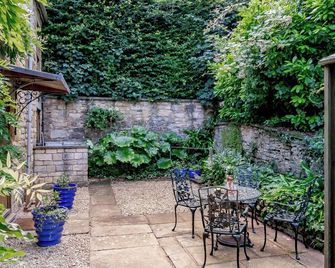 2 bedroom accommodation in Uley, near Dursley - Dursley - Patio
