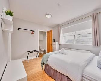Dunluce Park 6 - Portrush by the Sea - Portrush - Bedroom