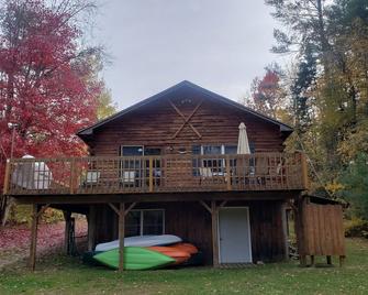 Welcome to Northaven! Family-friendly lakefront cabin in the White Mountains! - Haverhill - Building