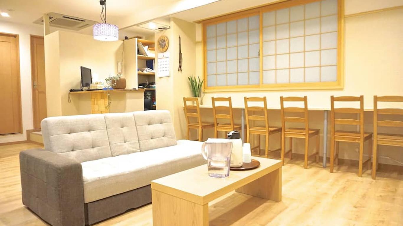 Hostel Rakutsuki