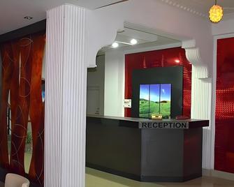 Hotel Surbhi - Pālampur - Rezeption