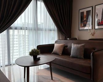 Alfa Bangsar by Plush - Kuala Lumpur - Living room