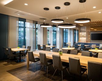 Holiday Inn Express Rosenheim By IHG - Rosenheim - Restaurante