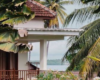 Mina Tanjung Hotel - Pemenang