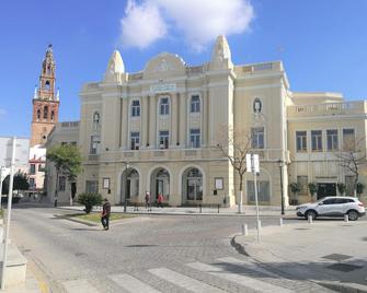 Apartment with terrace and spectacular views - Carmona - Edifício