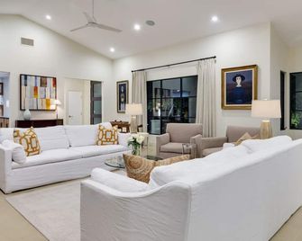 Private & luxurious Villa & Gardens in Old Las Palmas - former Dreyfuss Estate - Palm Springs - Oturma odası