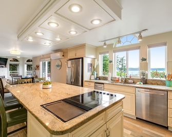 Driftwood Hideaway - Camano Island