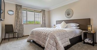 Superior Dunedin Apartments - Dunedin - Bedroom
