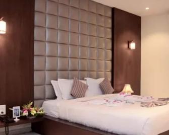 Hotel Mahendra - Raipur - Bedroom
