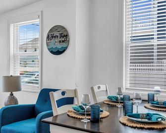Highly Rated Beach House - 6 Badges, Outdoor Patio, Grill - 3 Blocks to Beach & Boards - Belmar - Comedor