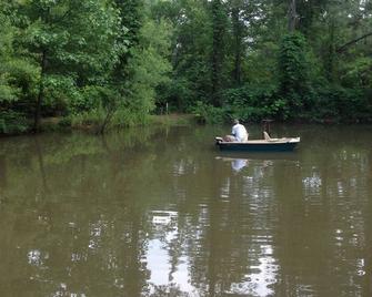 1882 Cottage-Charming! Location! Pets W/Fee. Long Term Rates,re Springwood Inn. - Anniston - Outdoors view