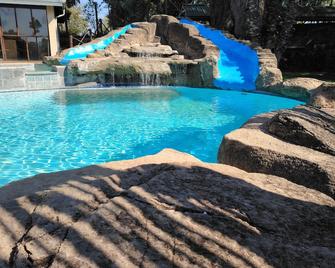 Gooderson Leisure Natal Spa Self Catering and Timeshare Resort - Paulpietersburg - Piscina