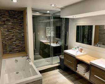 Zen2 Stylish Modern/Rustic Apartment in the Heart of Nature - Saint-Zénon - Baño