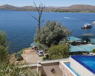 Kosmos Manor Guest House - Hartbeespoort - Außenansicht