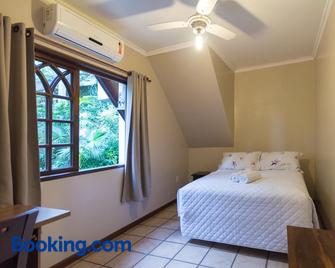 Pousada Casa De Pedra - Blumenau - Habitación