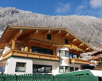 Appartementhaus Zillertal by PiaundDirk - Finkenberg - Building