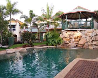 Tinaroo Lake Resort - Kairi - Piscina