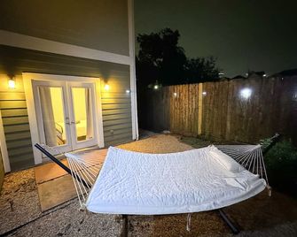 Stunning Home in Midtown, Houston With 3 - Houston - Patio