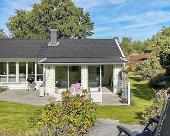 5 person holiday home in Nösund - Nösund - Патіо