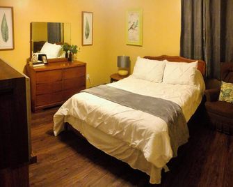 Button's Apartment-Cozy vintage-style 2-bedroom place in historic Batesville - Batesville - Schlafzimmer