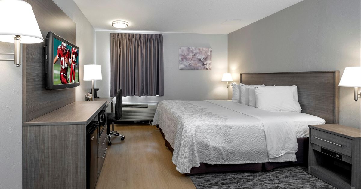 Red Roof PLUS+ Boston - Mansfield/ Foxboro from $75. Mansfield Hotel