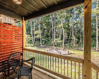 Woodside Retreat-B: Modern Home - Scottsville - Balcón