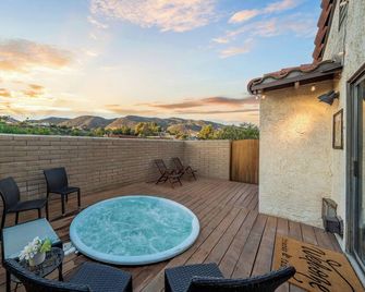 Entire Private House with 4 Beds, Jet Tub, King Beds, Mountain View, 2500 sqft, Garage, Available Now - Jamul - Balcón
