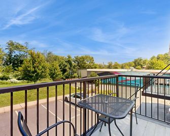 Haywood Chic Retreat Unit 215 - Asheville - Balcón