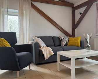 Holiday apartment Easter Fox in the Altmühltal - 파펜하임 - 거실