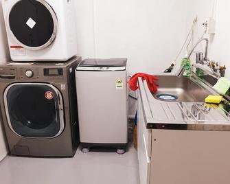 Oppa Hostel Sinchon Hongdae - Seoul - Laundry facility