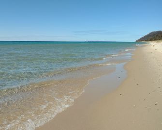 Quiet and charming, views of historic Leelanau county, close to beaches - Empire - Playa