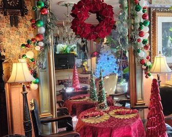 House of 1833 Bed and Breakfast - Mystic