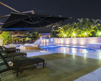 Movich Hotel de Pereira - פריירה - בריכה