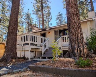 Pinetree Place - Wrightwood - Edificio