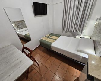 Hostel Almansa - Madrid