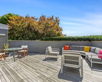 Marvelous Meadowbank Home (by Furnished Rentals) - Auckland - Balcony