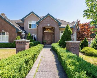 Vancouver Red House - Coquitlam - Budova