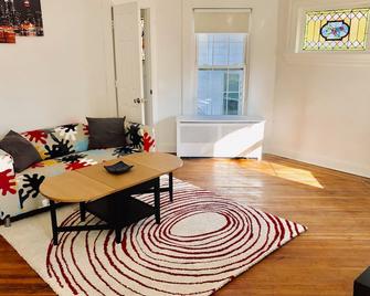 Gorgeous Victorian House!! Entire suite in SAM's home - Brooklyn - Sala de estar