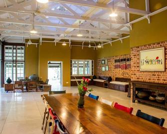 Bulaeinn Villas - Bago - Dining room