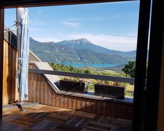 Beautiful 83 M2 apartment overlooking Lake Serre-Ponçon - Chorges - Balcón