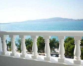 Jinan Berk Hotel - Ayvalık - Balcón