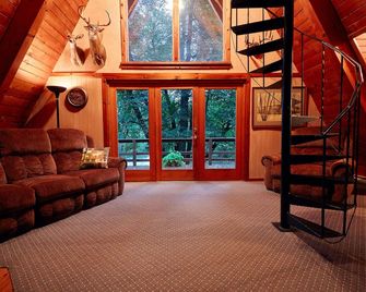 Private Mohican Riverfront - Plenty Of Fresh Air - Social Distancing Approved - Loudonville - Sala de estar