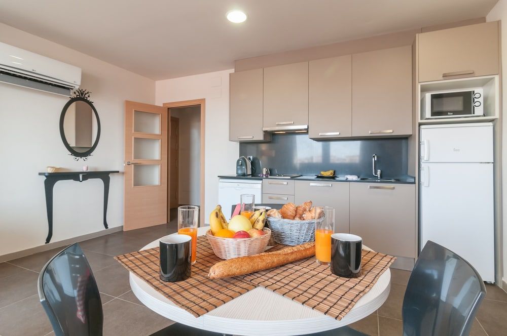 Pierre & Vacances Barcelona Sants - Barcelona - Kitchen