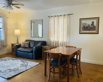 Peaceful country Apartment - Folsom - Dining room