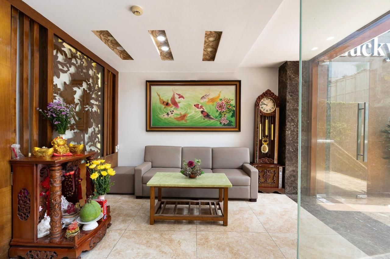 Lucky Star Hotel Q5 thumbnail 2