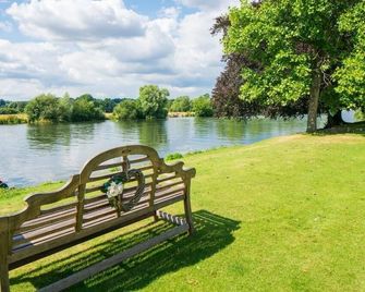 Bisham Abbey National Sports Centre - Marlow - Extérieur