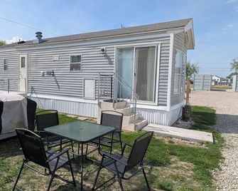 Clean get away fishing, birding, close to beach, restaurants, dock, boat ramp - Port Clinton - Patio