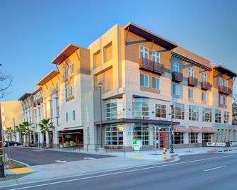 Holiday Inn Windsor - Wine Country By IHG - Windsor - Building