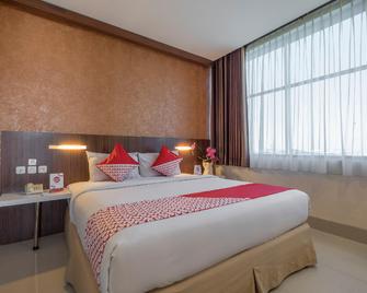 OYO 1401 Hotel Maya - Kupang - Slaapkamer